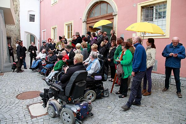 Häusl-Wanderer beim Stadtamt Häusl-Wanderer beim Stadtamt