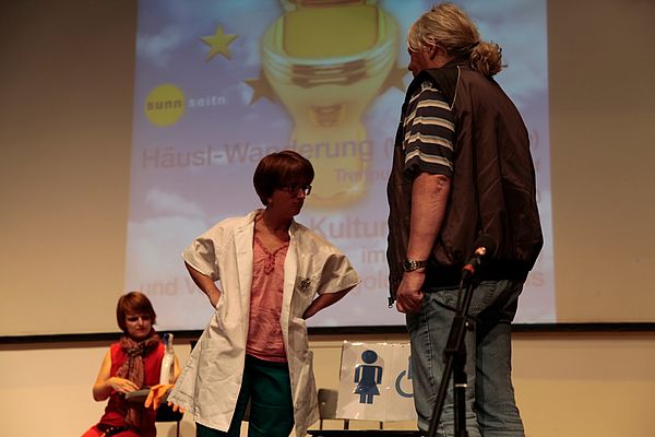 Klogeschichten: Theatergruppe Essellissimo (Selbstbestimmt Leben Initiative Linz) Klogeschichten: Theatergruppe Essellissimo (Selbstbestimmt Leben Initiative Linz)